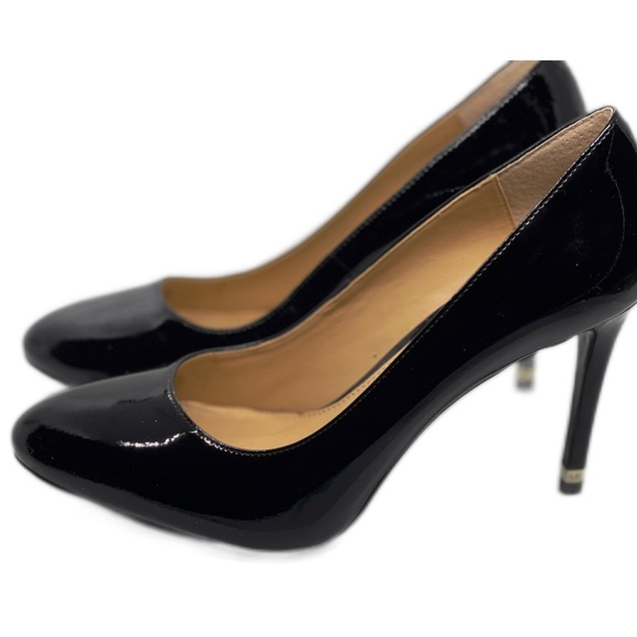 Michael Kors Paten Leather heels .with a gold trim Almost Brand new . Worn once - Picture 1 of 3